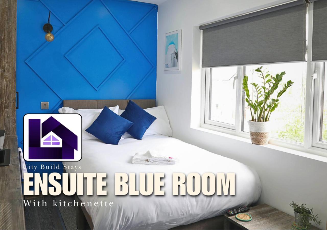 Pe2 Suites: Private Rooms with Kitchenettes for Flexible Stays Peterborough Exterior photo